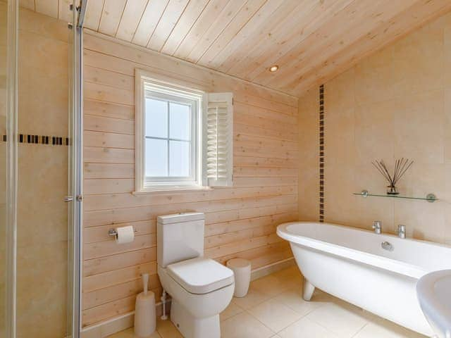 En-suite | Chestnut Lodge, Derby