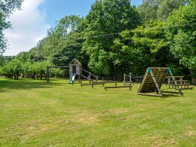 Children&rsquo;s play area | Deer Cottage 2, Deer Cottage 1 - Deer Cottages, Biddenden