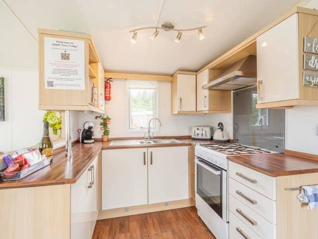 Kitchen area | Apple Tree Lodge, Felton