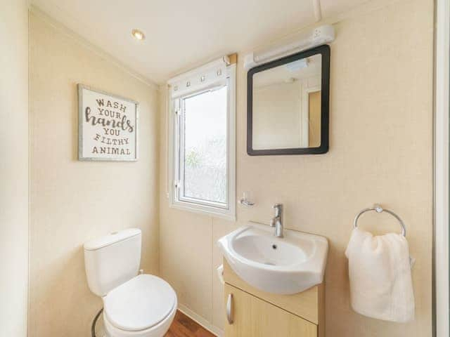 Shower room | Apple Tree Lodge, Felton