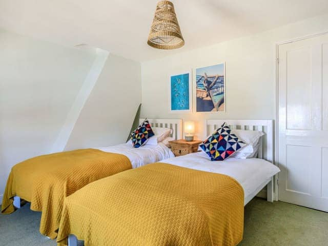 Twin bedroom | Samphire Cottage, Lyme Regis