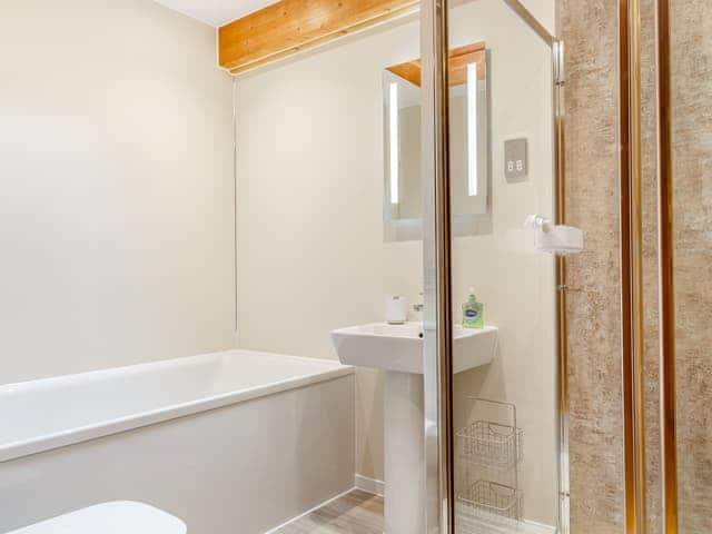 Bathroom | Oak Lodge - Forest Lakes, Bideford