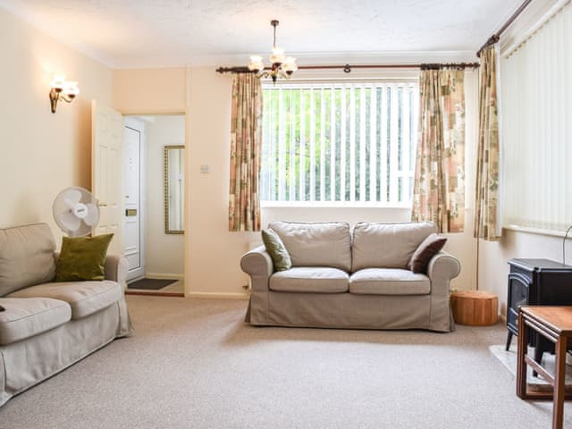 Living room | Mona&rsquo;s Bungalow, Wellesbourne, near Stratford-Upon-Avon