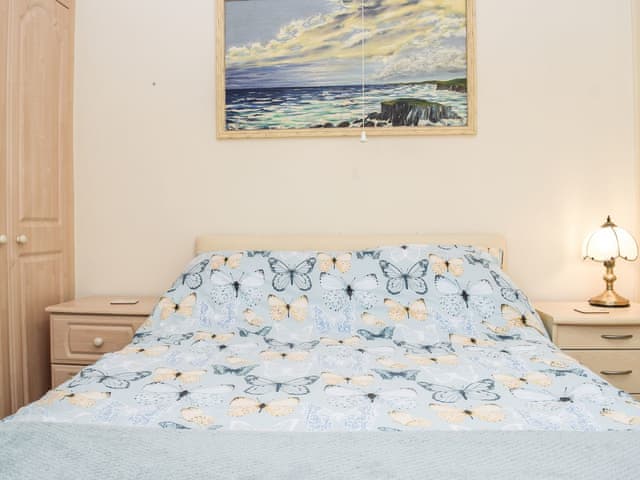 Double bedroom | Mona&rsquo;s Bungalow, Wellesbourne, near Stratford-Upon-Avon