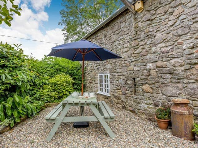 Outdoor eating area | The Old Milking Parlour, Asterton