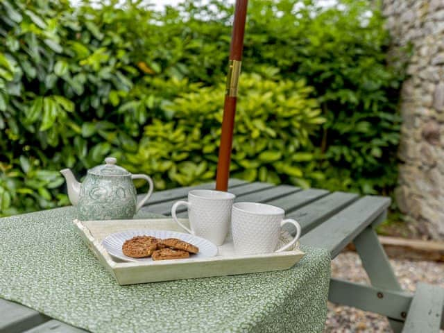 Outdoor eating area | The Old Milking Parlour, Asterton