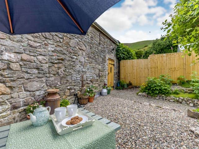 Outdoor eating area | The Old Milking Parlour, Asterton