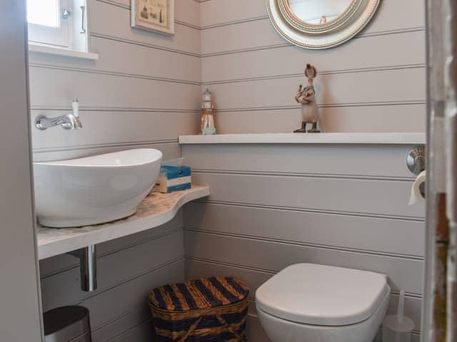 Bathroom | Garden Flat, Ryde and Seaview 