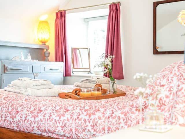 Master bedroom | Bellas Mouse, Penryn