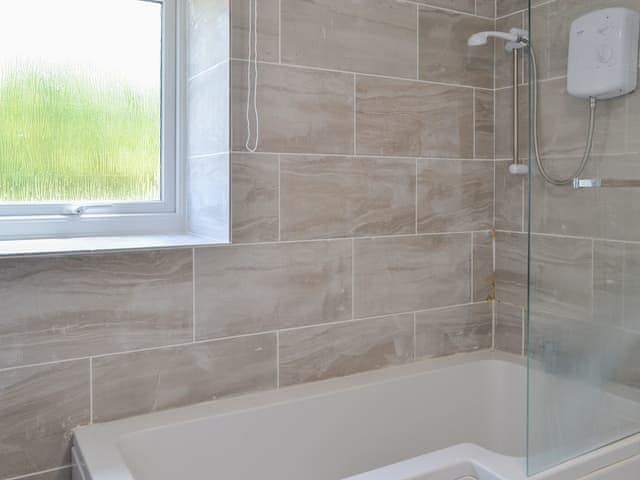 Bathroom | Dotterel Cottage - Dotterel Holiday Homes, Reighton