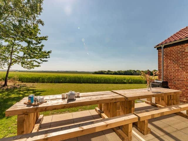 Outdoor area | Ilsley Farm Barns- The Partridge - Ilsley Farm Barns, East Ilsley, near Newbury