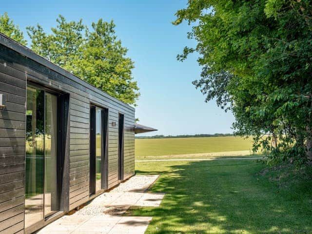 Outdoor area | Ilsley Farm Barns- The Partridge - Ilsley Farm Barns, East Ilsley, near Newbury