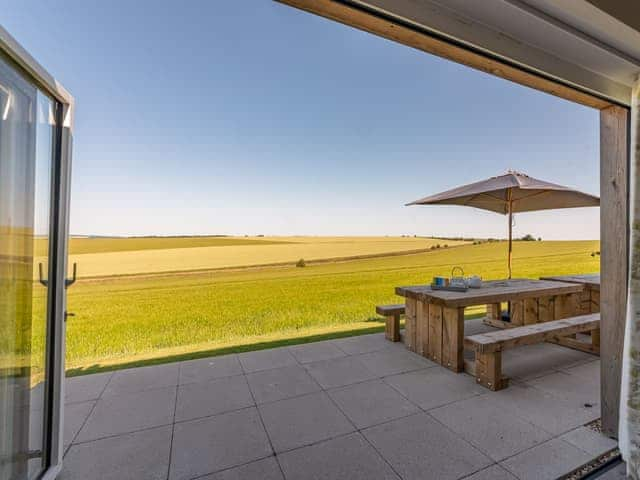 Outdoor area | Ilsley Farm Barns- The Downs - Ilsley Farm Barns, East Ilsley, near Newbury