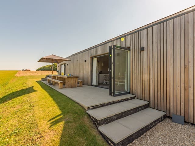 Outdoor area | Ilsley Farm Barns- The Downs - Ilsley Farm Barns, East Ilsley, near Newbury