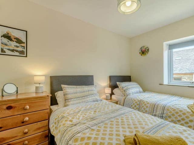 Twin bedroom | Courtyard Cottage - Middle Bank Top Farm Cottages, Lumb