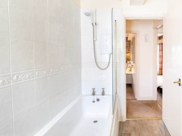 Bathroom | Waters Edge Apartment, West Burton, near Aysgarth