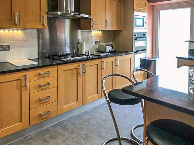 Kitchen | The Gatehouse - Barton Manor, Pagham