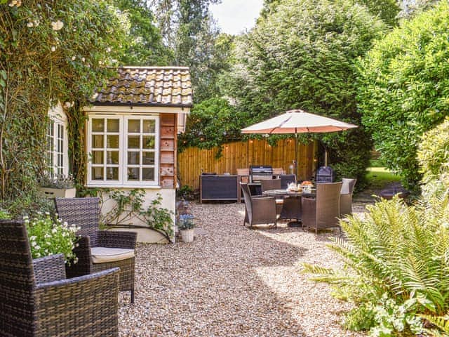 Sitting-out-area | Greenbank Cottage, Burley