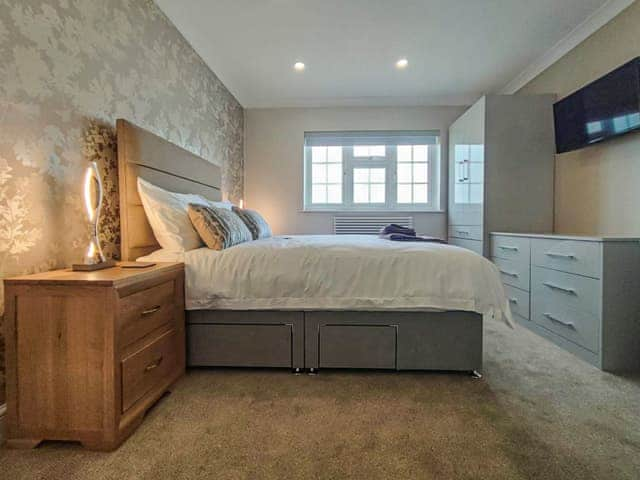 Double bedroom | Apartment 3 Barton Manor - Barton Manor, Pagham