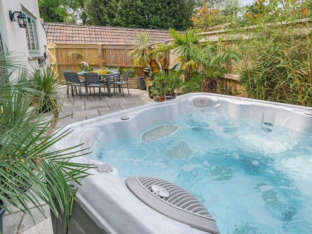 Hot tub | Pennyard House, Banwell