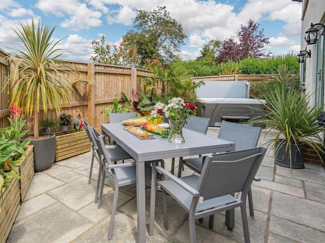 Sitting-out-area | Pennyard House, Banwell