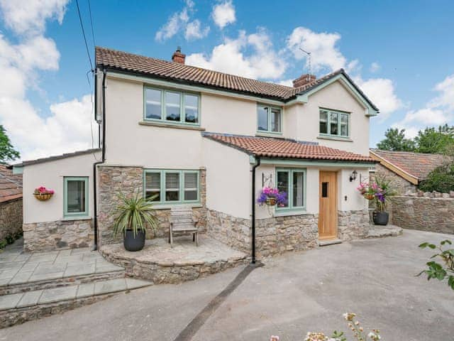 Sitting-out-area | Pennyard House, Banwell