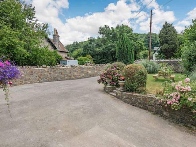 Driveway | Pennyard House, Banwell