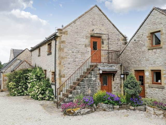 Characterful stone-built cottage | The Granary - Cotterill Farm, Biggin by Hartington, near Buxton