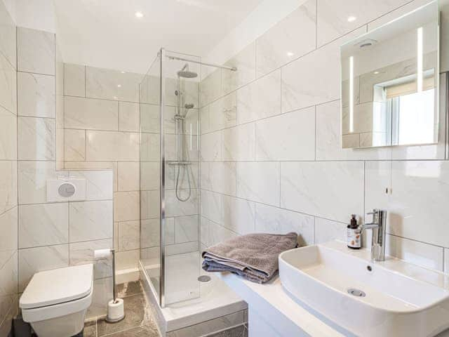 En-suite | Six - Ivy Farm, Lytham