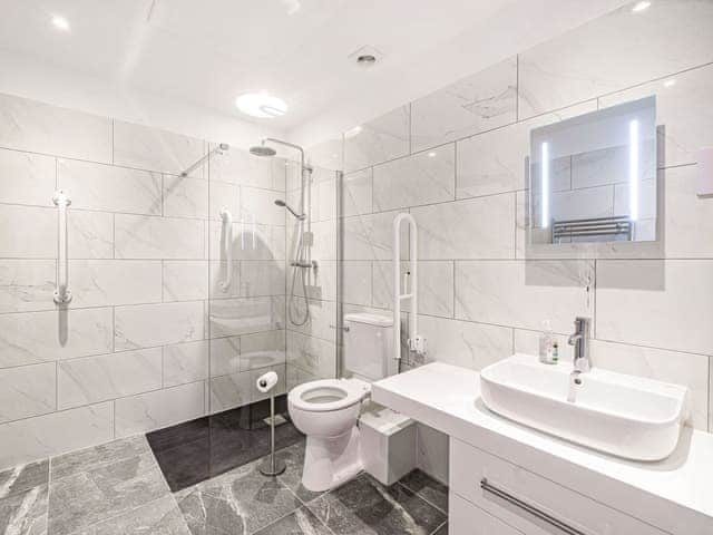 En-suite | Six - Ivy Farm, Lytham