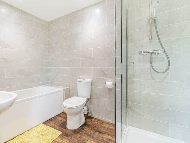 En-suite | Kings Lodge - Beech Farm Barns, Neatishead