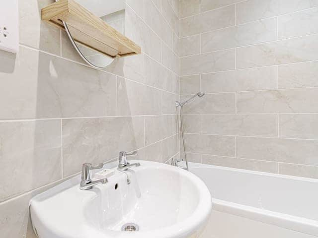 En-suite | Kings Lodge - Beech Farm Barns, Neatishead