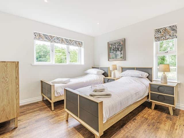 Twin bedroom | Kings Lodge - Beech Farm Barns, Neatishead