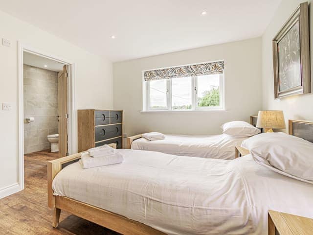 Twin bedroom | Kings Lodge - Beech Farm Barns, Neatishead