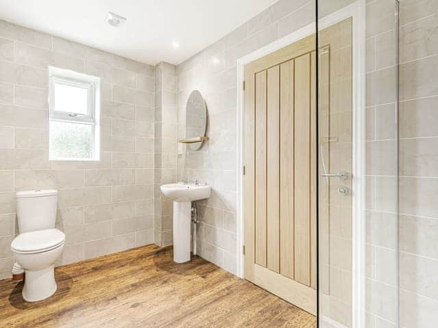 En-suite | Kings Lodge - Beech Farm Barns, Neatishead