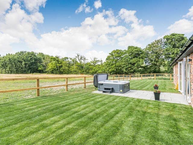 Garden | Kings Lodge - Beech Farm Barns, Neatishead