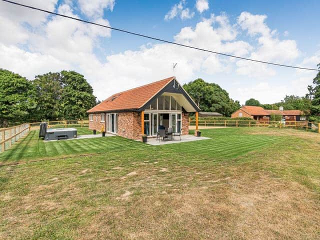 Garden | Kings Lodge - Beech Farm Barns, Neatishead