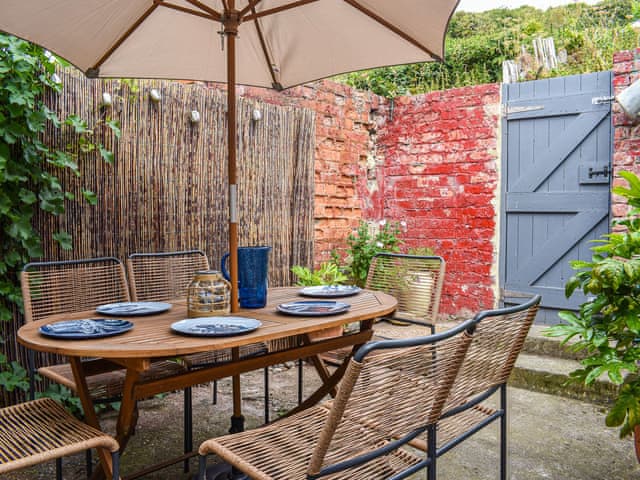 Sitting-out-area | Binks, Skinningrove, near Saltburn-by-the-Sea