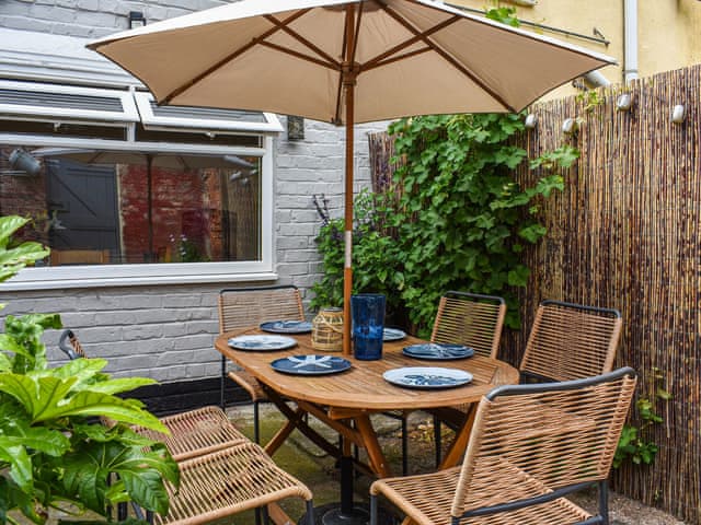 Sitting-out-area | Binks, Skinningrove, near Saltburn-by-the-Sea