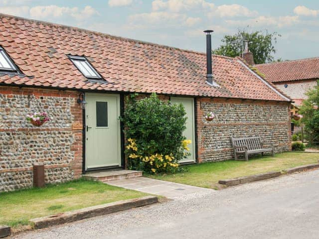 Exterior | Skylarks&rsquo; Nest - Manor Farm Barns, Witton, near Happisburgh