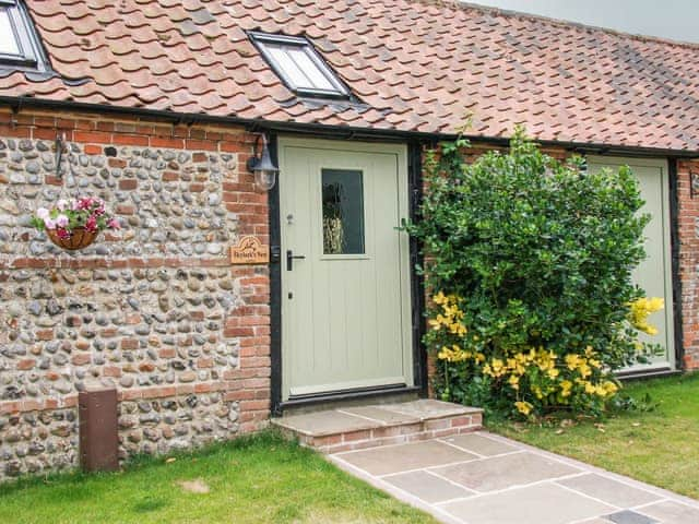 Exterior | Skylarks&rsquo; Nest - Manor Farm Barns, Witton, near Happisburgh