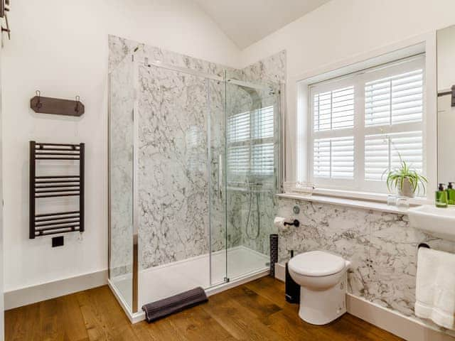 Shower room | Walnut Tree Barn, Barnham