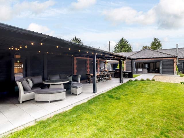 Outdoor area | Walnut Tree Barn, Barnham