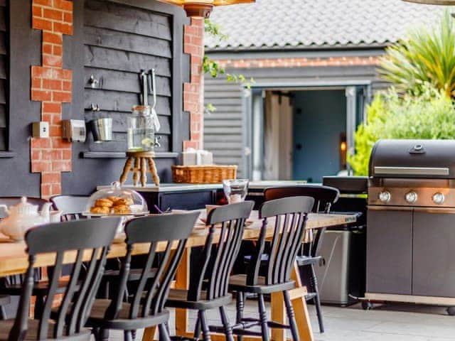 Outdoor area | Walnut Tree Barn, Barnham