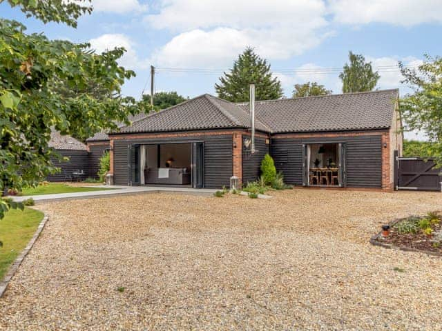 Exterior | Walnut Tree Barn, Barnham