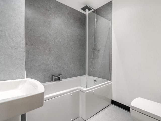 En-suite | Tower Hill Grange - Seats Hill Leisure Ltd, Great Hatfield, near Hornsea