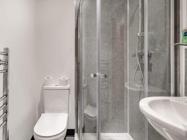 En-suite | Tower Hill Grange - Seats Hill Leisure Ltd, Great Hatfield, near Hornsea