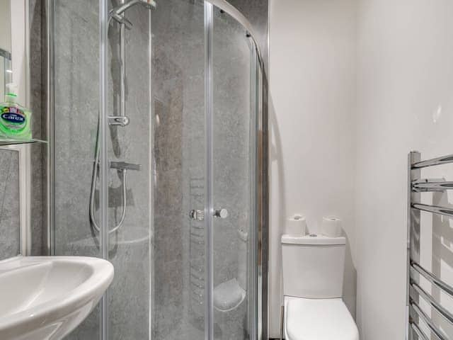 En-suite | Tower Hill Grange - Seats Hill Leisure Ltd, Great Hatfield, near Hornsea