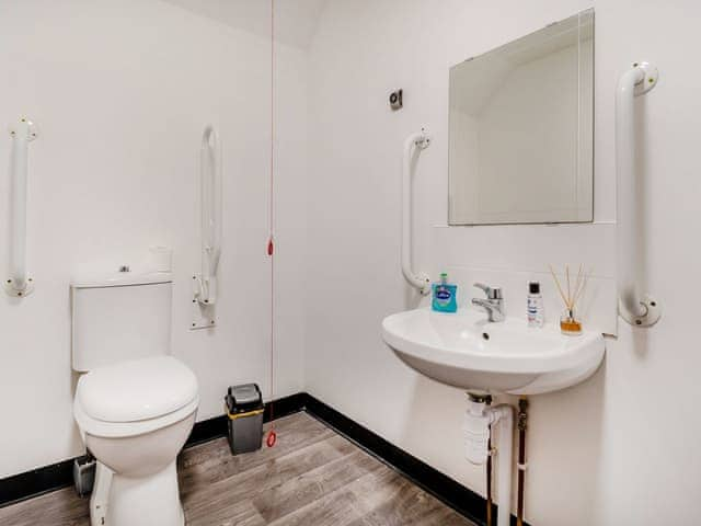 Bathroom | Tower Hill Grange - Seats Hill Leisure Ltd, Great Hatfield, near Hornsea