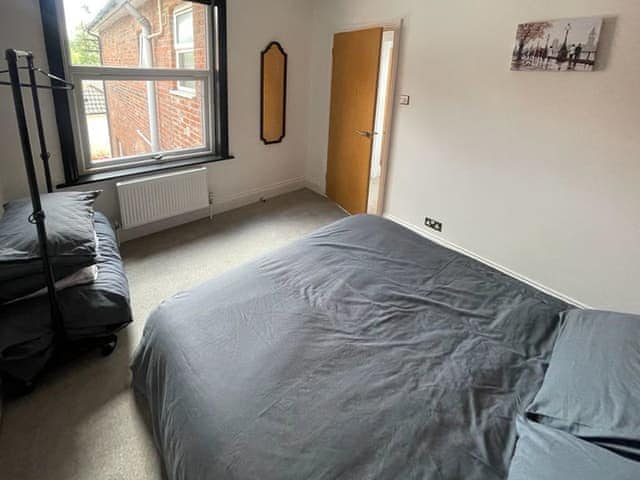 Double bedroom | Harbour Loft Apartment, Emsworth, near Havant